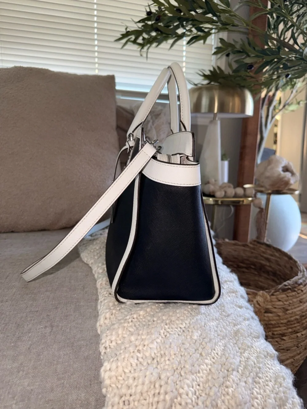 Michael Kors Large Selma white & Black crossbody Satchel Bag Silver Hardware - Picture 5 of 11